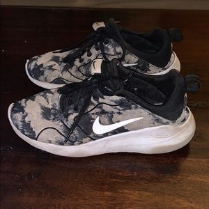 women’s nike roshe